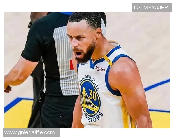 足球明星们惊叹库里精彩打球视频引发热议与讨论